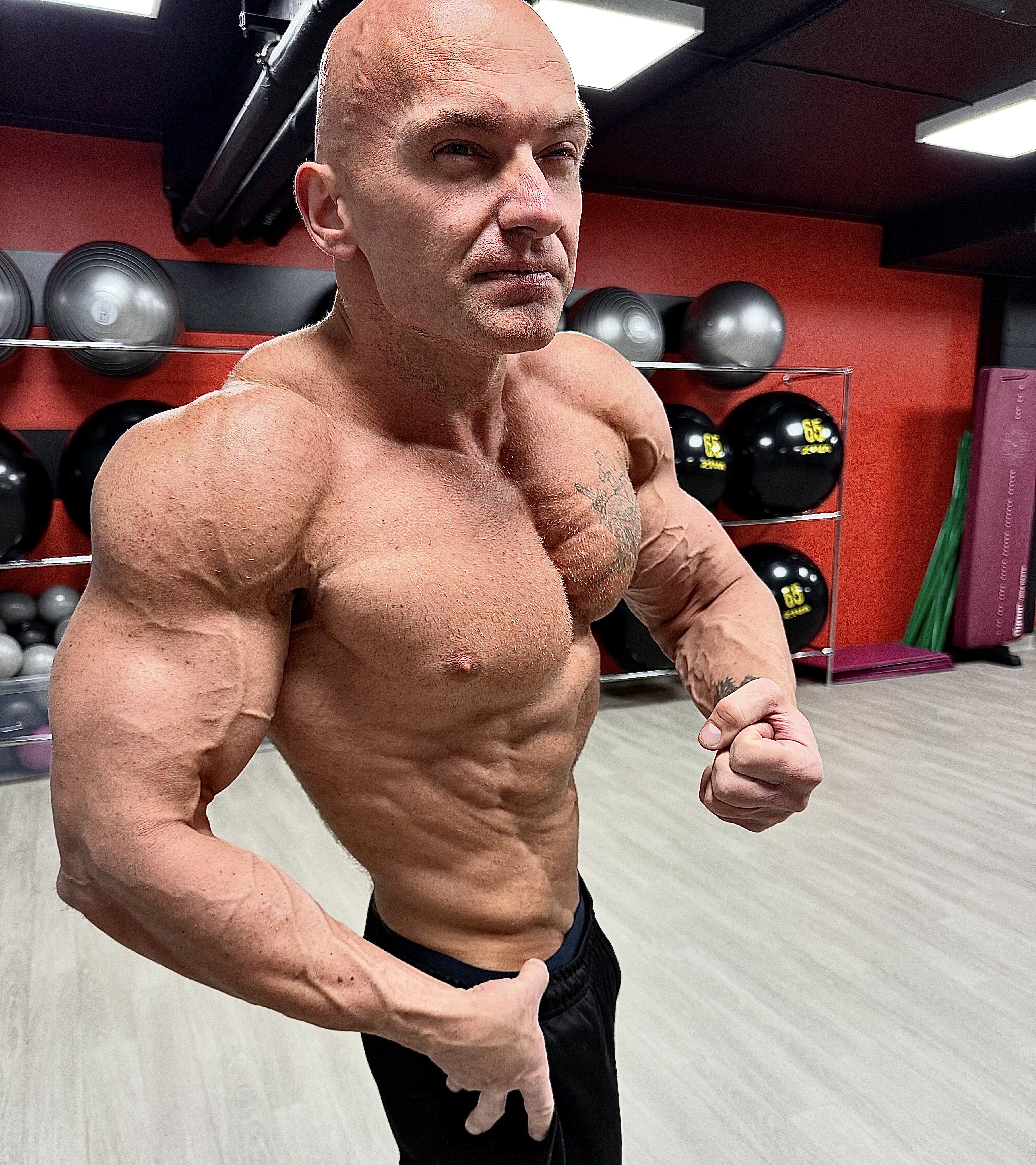 Trener personalny Michał Romańczyk Nowy Sącz – profesjonalne przygotowanie do zawodów NPC